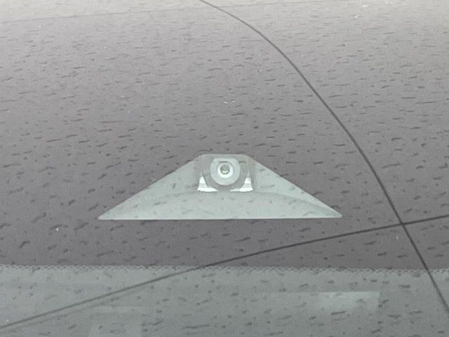 �y�C���e���W�F���g�G�}�[�W�F���V�[�u���[�L�z�t�����g�J�����őO���̎ԗ�����s�҂����m�B�Փ˂������Ȏ��͏Փ˔�Q�y���u���[�L���쓮�A�Փˉ�����T�|�[�g�B�����S�Ƀh���C�u�����y���݂��������܂��B