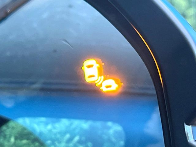 �y�u���C���h�X�|�b�g�C���t�H���[�V�����z���s���A�h�A�~���[�̎��p�ɂȂ�₷���ӏ��Ɍ㑱�Ԃ��ڋ߂���ƃT�C�h�~���[�t�߂Ɍx����\���A�h���C�o�[�ɒ��ӊ��N�����Ă���܂��B