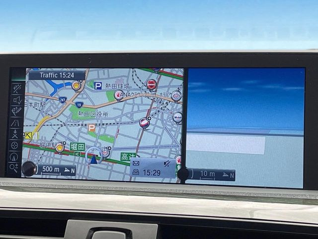 �������i�r:��̊��̂���i�r�́A����������ԓ������o���Ă���܂��BBluetooth�Đ��ȂǃI�[�f�B�I�@�\���[�����Ă���܂��̂ŁA�^�]�����y���߂܂���