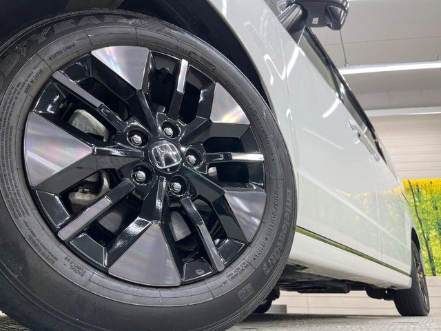 �y�����A���~�z�C�[���z�f�U�C�����̍��������A���~�z�C�[���𑕒����Ă���܂��B�e��ЊO�A���~�z�C�[����A�X�^�b�h���X�^�C�����戵�����Ă���܂��B���񂲑��k����������