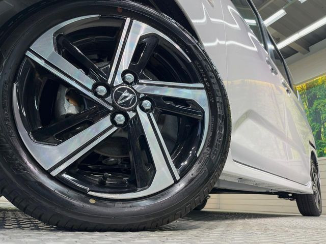 �y����15�C���`�A���~�z�C�[���z�O�ςɃ}�b�`���������A���~�z�C�[���𑕒����Ă���܂��B�e��ЊO�A���~�z�C�[����A�X�^�b�h���X�^�C�����戵�����Ă���܂��B���񂲑��k����������