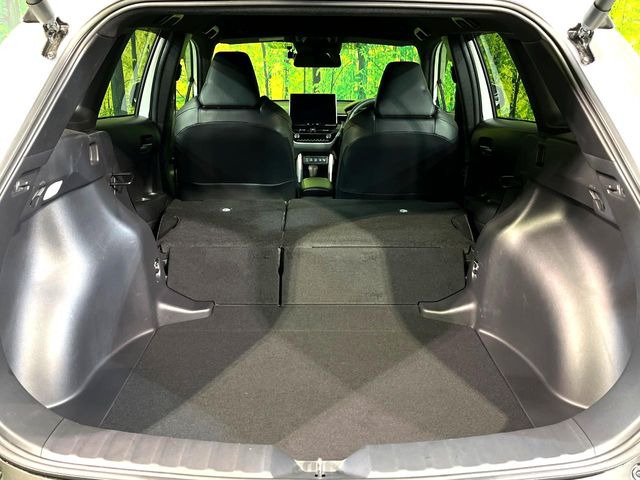 ���i�̂���������ʋ΁A���}���ɏ\���ȉ׎��X�y�[�X���m�ۂ��Ă���܂��B�Z�J���h�V�[�g��|���ƁA�傫�ȉו��̐ύڂ��\�ł���