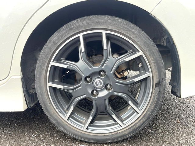 �y�����A���~�z�C�[���z�O�ςɃ}�b�`���������A���~�z�C�[���𑕒����Ă���܂��B�e��ЊO�A���~�z�C�[����A�X�^�b�h���X�^�C�����戵�����Ă���܂��B���񂲑��k����������