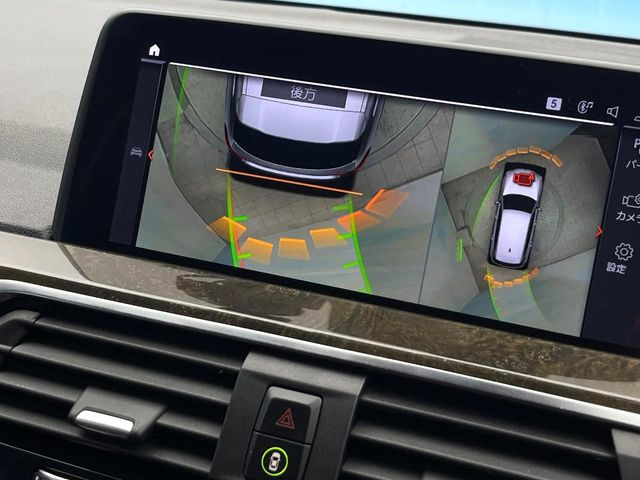 ���p�m���~�b�N�r���[���j�^�[:��p�̃J�����ɂ��A�ォ�猩���낵���悤�Ȏ��_��360�x�N���}�̎��͂��m�F���邱�Ƃ��ł��܂������p�������m�F���₷���A�����ꏊ�ł̐؂�Ԃ��⒓�Ԃ��X���[�Y�ɍs���܂��B