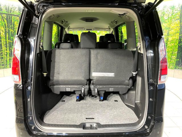 ���i�̂���������ʋ΁A���}���ɏ\���ȉ׎��X�y�[�X���m�ۂ��Ă���܂��B�Z�J���h�V�[�g��|���ƁA�傫�ȉו��̐ύڂ��\�ł���