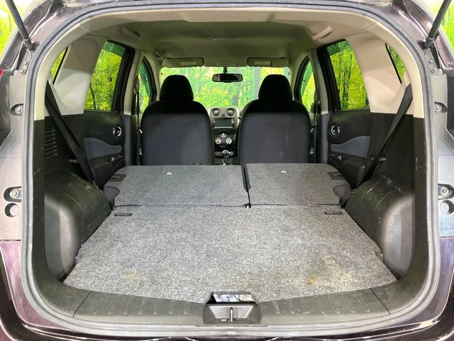 ���i�̂���������ʋ΁A���}���ɏ\���ȉ׎��X�y�[�X���m�ۂ��Ă���܂��B�Z�J���h�V�[�g��|���ƁA�傫�ȉו��̐ύڂ��\�ł���