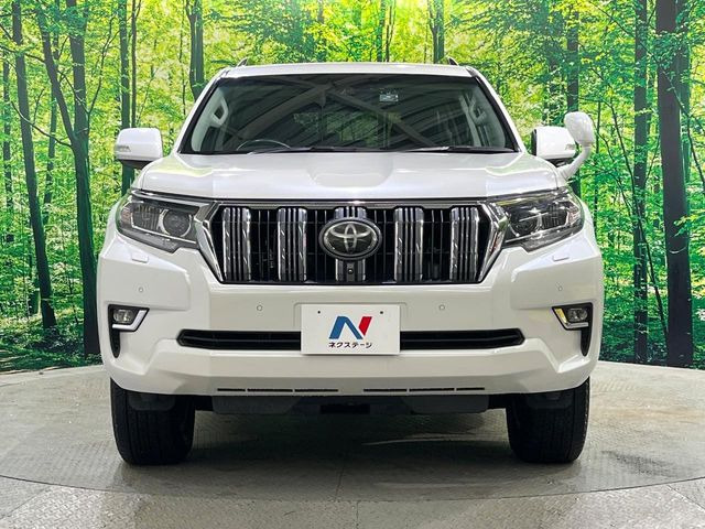 ��D�]�𒸂��Ă���܂��{�f�B�R�[�g���D�]��t���B�������x�̃K���X�疌�ŝ����͂������A�㎿�ȃc���E����������B���O����_���J�����؂Ȉ��Ԃ�ی삵�A�F�����E�򉻂�h�~�B