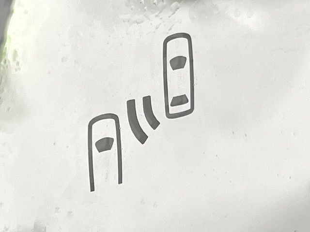 �y�u���C���h�X�|�b�g���[�j���O�z���s���A�h�A�~���[�̎��p�ɂȂ�₷���ӏ��Ɍ㑱�Ԃ��ڋ߂���ƃT�C�h�~���[�t�߂Ɍx����\���A�h���C�o�[�ɒ��ӊ��N�����Ă���܂��B