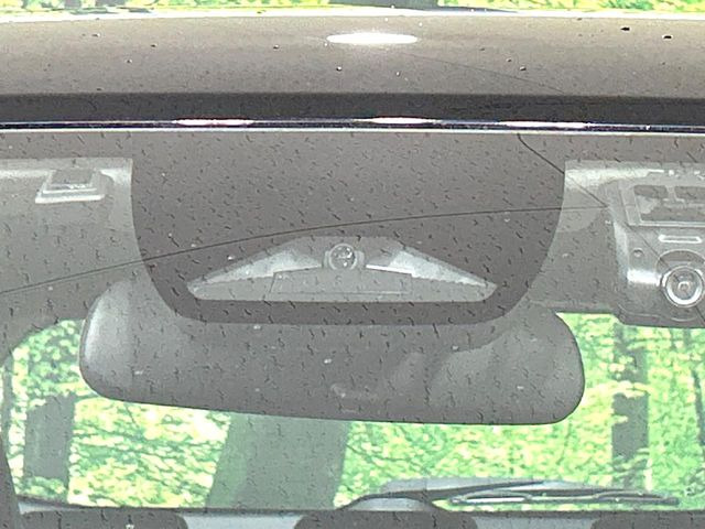 �y�z���_�Z���V���O�z���s���ɑO���̎ԗ�����F�����A�Փ˂������Ȏ��͌x��ƃu���[�L�ŏՓˉ���Ɣ�Q�y�����A�V�X�g�B�����S�Ƀh���C�u�����y���݂��������܂��B