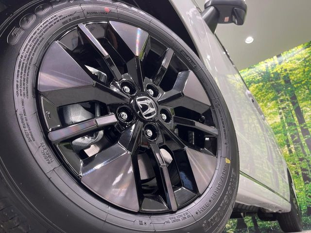 �y����16�C���`�A���~�z�C�[���z�O�ςɃ}�b�`���������A���~�z�C�[���𑕒����Ă���܂��B�e��ЊO�A���~�z�C�[����A�X�^�b�h���X�^�C�����戵�����Ă���܂��B���񂲑��k����������