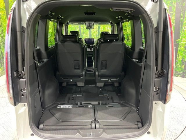 ���i�̂���������ʋ΁A���}���ɏ\���ȉ׎��X�y�[�X���m�ۂ��Ă���܂��B�Z�J���h�V�[�g��|���ƁA�傫�ȉו��̐ύڂ��\�ł���