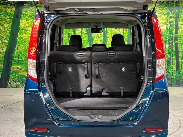 ���i�̂���������ʋ΁A���}���ɏ\���ȉ׎��X�y�[�X���m�ۂ��Ă���܂��B�Z�J���h�V�[�g��|���ƁA�傫�ȉו��̐ύڂ��\�ł���