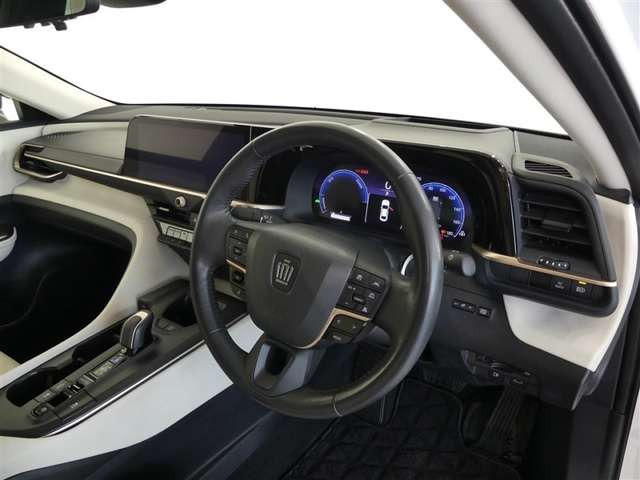 クラウンクロスオーバー2.5 G アドバンスト レザー パッケージ E-Four 4WD