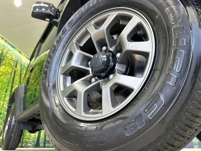 �y����15�C���`�A���~�z�C�[���z�O�ςɃ}�b�`���������A���~�z�C�[���𑕒����Ă���܂��B�e��ЊO�A���~�z�C�[����A�X�^�b�h���X�^�C�����戵�����Ă���܂��B���񂲑��k����������