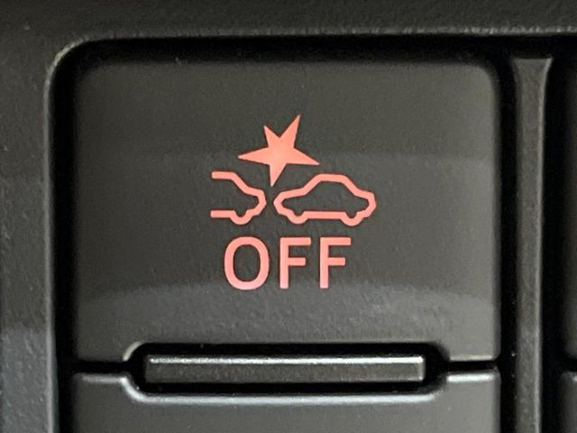 �y�X�}�[�g�A�V�X�g�z���s���ɑO���̎ԗ�����F�����A�Փ˂������Ȏ��͌x��ƃu���[�L�ŏՓˉ���Ɣ�Q�y�����A�V�X�g�B�����S�Ƀh���C�u�����y���݂��������܂��B