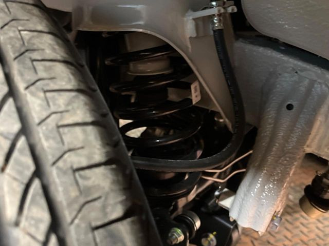 お車を安心してお乗りいただく為には、足回りの定期点検が欠かせません。サービスサポート(有償保証)では無料点検もご提供しており、安心のカーライフをお過ごしいただけるサポート体制が整っています。