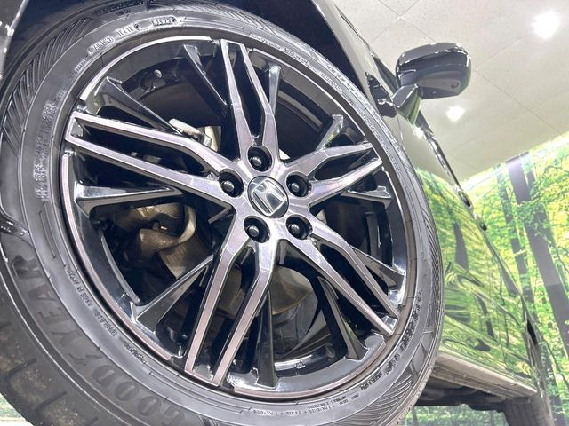 �y����18�C���`�A���~�z�C�[���z�O�ςɃ}�b�`���������A���~�z�C�[���𑕒����Ă���܂��B�e��ЊO�A���~�z�C�[����A�X�^�b�h���X�^�C�����戵�����Ă���܂��B���񂲑��k����������