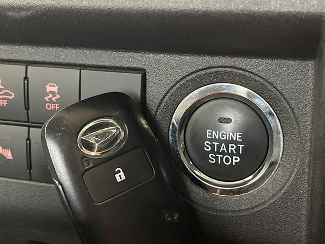 �y�L�[�t���[�V�X�e���z�J�o����|�P�b�g�ɓ��ꂽ�܂܂ł��h�A�̎{���E�������\�ȃX�}�[�g�L�[�𑕔��B�G���W���̃I���E�I�t�����J�M�����o���K�v����������Ƃ��Ă��֗��ł���