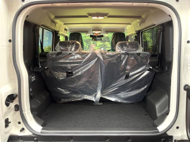 普段のお買い物や通勤、送迎等に十分な荷室スペースを確保しております。セカンドシートを倒すと、大きな荷物の積載も可能です♪