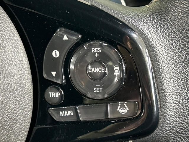 �y�z���_�Z���V���O�z���s���ɑO���̎ԗ�����F�����A�Փ˂������Ȏ��͌x��ƃu���[�L�ŏՓˉ���Ɣ�Q�y�����A�V�X�g�B�����S�Ƀh���C�u�����y���݂��������܂��B