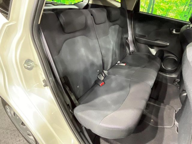 �R���p�N�g�J�[�ł����A�Z�J���h�V�[�g�͏\���ȍL����������K�ɂ���肢�������܂���V�[�g��|���đ傫�ȉו���ς񂾂�ƁA�p�r�̕����L��1��ł��B