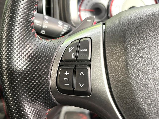 �y�X�e�A�����O�X�C�b�`�z�^�]���A�O������ڐ������炷���ƂȂ��A�I�[�f�B�I���̑��삪�\�ȕ֗��@�\!���S&���K�ȃh���C�u�����o���Ă���܂���