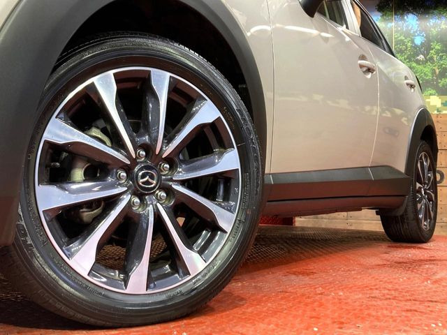 �y����18�C���`�A���~�z�C�[���z�O�ςɃ}�b�`���������A���~�z�C�[���𑕒����Ă���܂��B�e��ЊO�A���~�z�C�[����A�X�^�b�h���X�^�C�����戵�����Ă���܂��B���񂲑��k����������