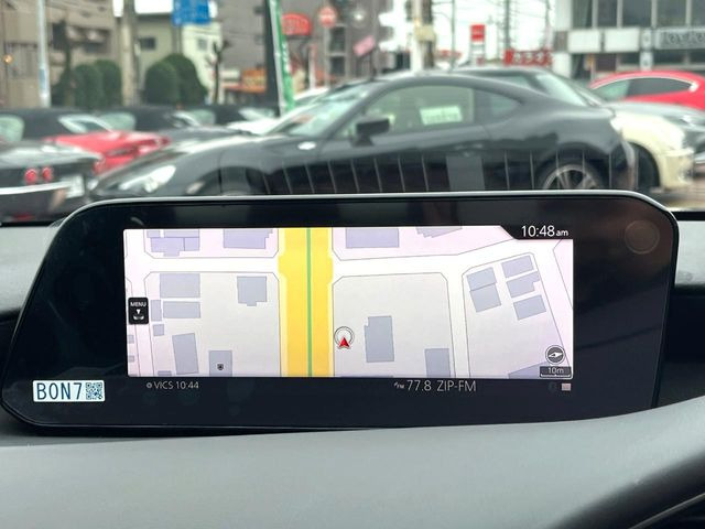 �y8.8�C���`�}�c�_�R�l�N�g�z�ԓ��̕��͋C�Ƀ}�b�`������^�̃f�B�X�v���C�B�X�}�z�ڑ��ł̃i�r�g�p��Bluetooth�Đ����A�l�X�ȋ@�\���y���߂܂��B�����I�ȃ_�C�������삪�\�ŁA�g��������ǍD�ł��B