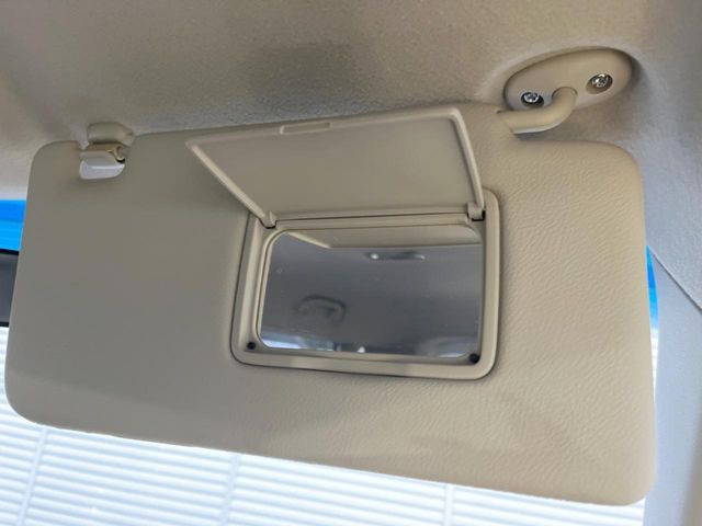 �y�o�j�e�B�~���[�z�T���o�C�U�[���ɐݒu���ꂽ�~���[�Őg�����Ȃ݃`�F�b�N!������Ƃ������C�N�����ɂ����􂵂܂���