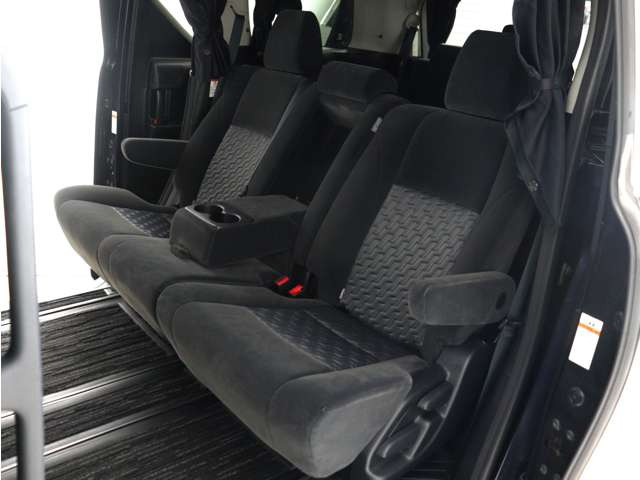 8�l���̂݁A2 ��ڃV�[�g���`�b�v�A�b�v���邱�Ƃ��ł��܂�!