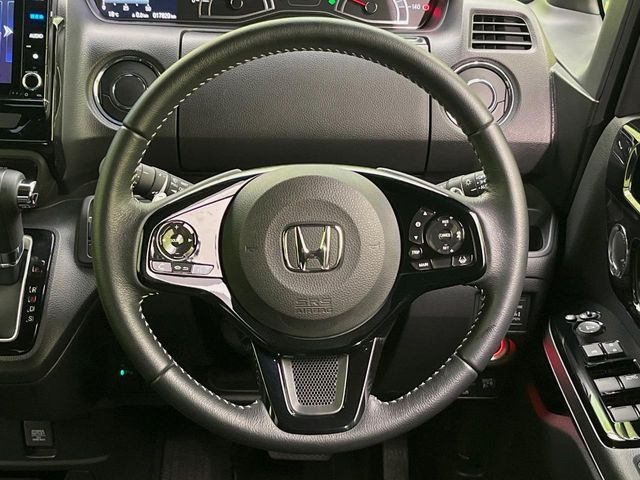 �y�X�e�A�����O�X�C�b�`�z�^�]���A�O������ڐ������炷���ƂȂ��A�I�[�f�B�I���̑��삪�\�ȕ֗��@�\!���S&���K�ȃh���C�u�����o���Ă���܂���