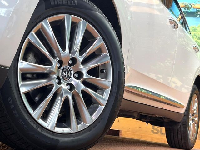 �y����18�C���`�A���~�z�C�[���z�O�ςɃ}�b�`���������A���~�z�C�[���𑕒����Ă���܂��B�e��ЊO�A���~�z�C�[����A�X�^�b�h���X�^�C�����戵�����Ă���܂��B���񂲑��k����������