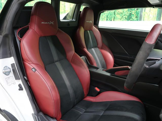 �y�n�[�t���U�[�V�[�g�z�������ƍ���S�n�𗼗������l�C�̃V�[�g���w�ʁE���ʂ̓X�G�[�h���ƂȂ��Ă���A���G��⊊��ɂ����ɗD��Ă��܂��B�C���╞���ɍ��E���ꂸ���K�ɂ���肢�������܂��B