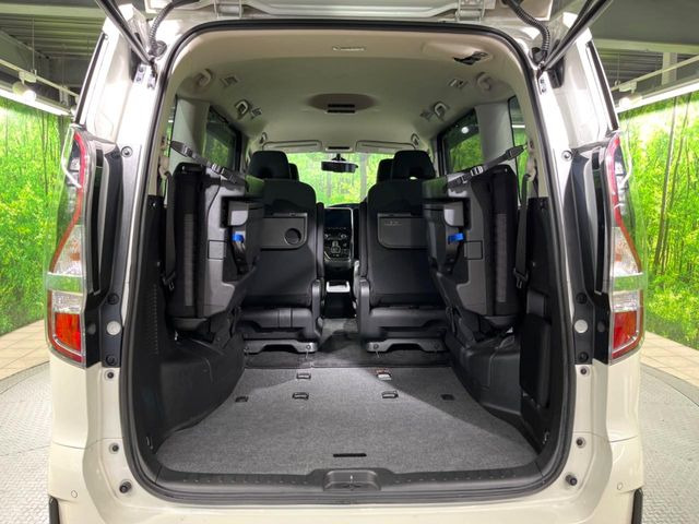 ���i�̂���������ʋ΁A���}���ɏ\���ȉ׎��X�y�[�X���m�ۂ��Ă���܂��B�Z�J���h�V�[�g��|���ƁA�傫�ȉו��̐ύڂ��\�ł���