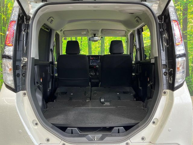 ���i�̂���������ʋ΁A���}���ɏ\���ȉ׎��X�y�[�X���m�ۂ��Ă���܂��B�Z�J���h�V�[�g��|���ƁA�傫�ȉו��̐ύڂ��\�ł���