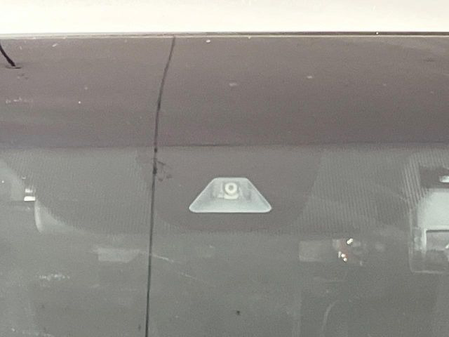 �y�z���_�Z���V���O�z���s���ɑO���̎ԗ�����F�����A�Փ˂������Ȏ��͌x��ƃu���[�L�ŏՓˉ���Ɣ�Q�y�����A�V�X�g�B�����S�Ƀh���C�u�����y���݂��������܂��B