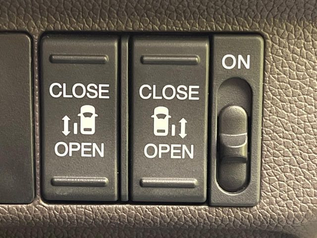 �y�����X���C�h�h�A�z���ԏ�ŗׂ̎ԂƂ̊Ԋu���������ɂ������A�X���C�h�h�A�Ȃ���S!�h�A�I�[�v������������炸�A�J�������L���̂ŏ��~�肪�Ƃ��Ă��ȒP�ł��B�傫�ȉו��̏o���������Ȃ���\��