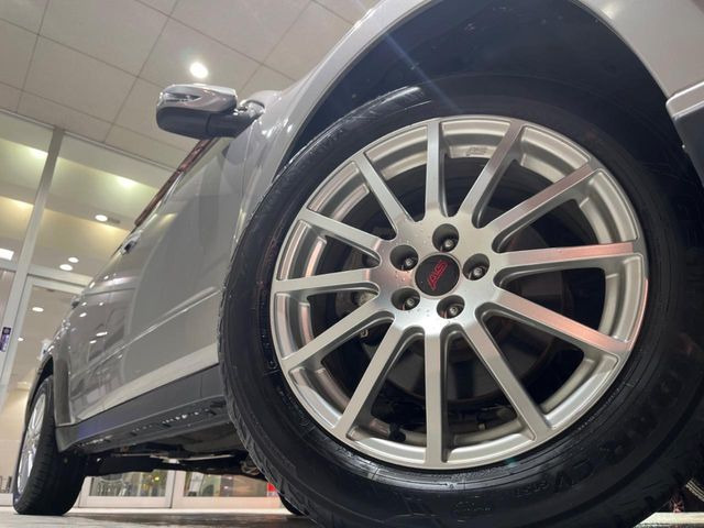 �y��p����17�C���`�A���~�z�C�[���z�O�ςɃ}�b�`���������A���~�z�C�[���𑕒����Ă���܂��B�e��ЊO�A���~�z�C�[����A�X�^�b�h���X�^�C�����戵�����Ă���܂��B���񂲑��k����������