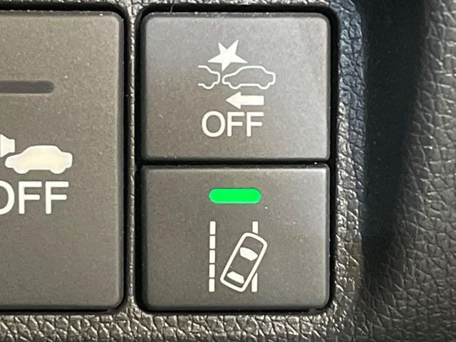 �y�z���_�Z���V���O�z���s���ɑO���̎ԗ�����F�����A�Փ˂������Ȏ��͌x��ƃu���[�L�ŏՓˉ���Ɣ�Q�y�����A�V�X�g�B�����S�Ƀh���C�u�����y���݂��������܂��B