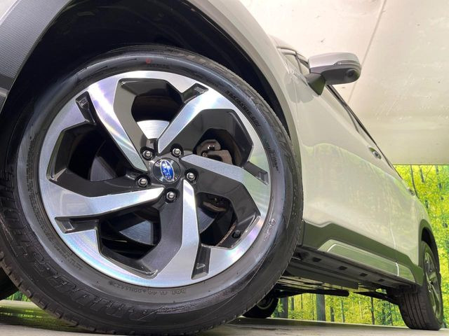 �y����18�C���`�A���~�z�C�[���z�O�ςɃ}�b�`���������A���~�z�C�[���𑕒����Ă���܂��B�e��ЊO�A���~�z�C�[����A�X�^�b�h���X�^�C�����戵�����Ă���܂��B���񂲑��k����������