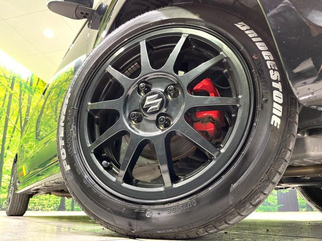 �y����15�C���`�A���~�z�C�[���z�O�ςɃ}�b�`���������A���~�z�C�[���𑕒����Ă���܂��B�e��ЊO�A���~�z�C�[����A�X�^�b�h���X�^�C�����戵�����Ă���܂��B���񂲑��k����������