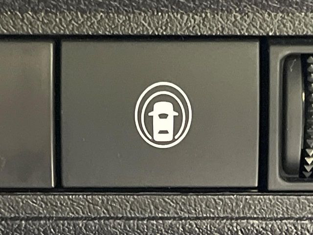 �y�C���e���W�F���g�G�}�[�W�F���V�[�u���[�L�z�t�����g�J�����őO���̎ԗ�����s�҂����m�B�Փ˂������Ȏ��͏Փ˔�Q�y���u���[�L���쓮�A�Փˉ�����T�|�[�g�B�����S�Ƀh���C�u�����y���݂��������܂��B