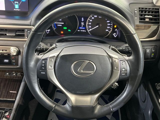 �y�����v�����X�e�A�����O�z�㎿�Ȋv���g�p���邱�ƂŁA��ɂ����������݂ƂĂ��^�]���₷���n���h���ł���