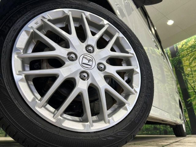 �y����15�C���`�A���~�z�C�[���z�O�ςɃ}�b�`���������A���~�z�C�[���𑕒����Ă���܂��B�e��ЊO�A���~�z�C�[����A�X�^�b�h���X�^�C�����戵�����Ă���܂��B���񂲑��k����������