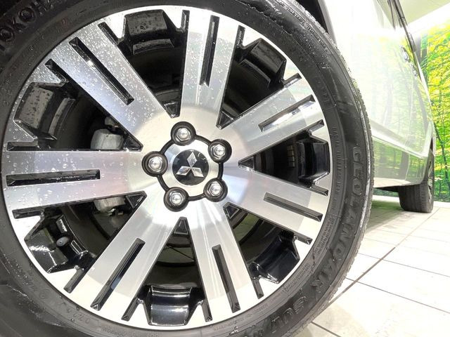 �y����18�C���`�A���~�z�C�[���z�O�ςɃ}�b�`���������A���~�z�C�[���𑕒����Ă���܂��B�e��ЊO�A���~�z�C�[����A�X�^�b�h���X�^�C�����戵�����Ă���܂��B���񂲑��k����������