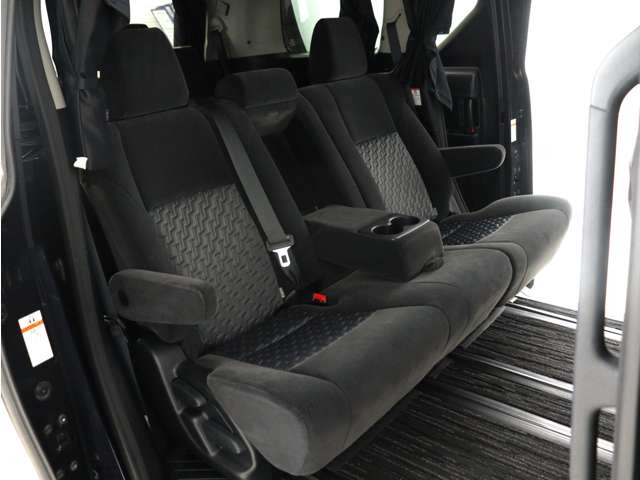 8�l���̂݁A2 ��ڃV�[�g���`�b�v�A�b�v���邱�Ƃ��ł��܂�!