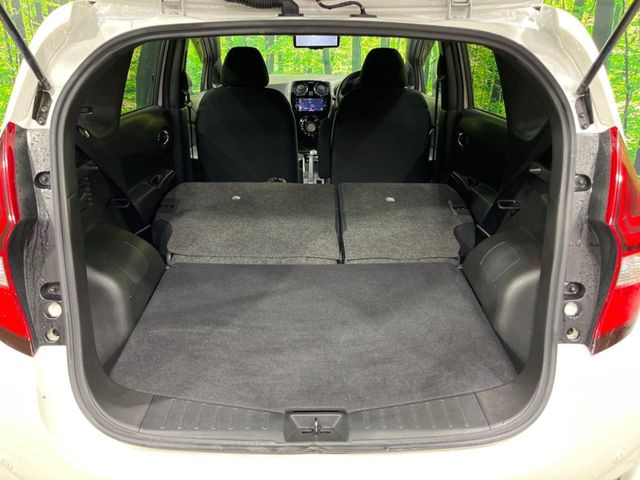 ���i�̂���������ʋ΁A���}���ɏ\���ȉ׎��X�y�[�X���m�ۂ��Ă���܂��B�Z�J���h�V�[�g��|���ƁA�傫�ȉו��̐ύڂ��\�ł���