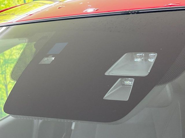 �y�X�}�[�g�u���[�L�T�|�[�g�z���s���ɑO���̎ԗ�����F�����A�Փ˂������Ȏ��͌x��ƃu���[�L�ŏՓˉ���Ɣ�Q�y�����A�V�X�g�B�����S�Ƀh���C�u�����y���݂��������܂��B