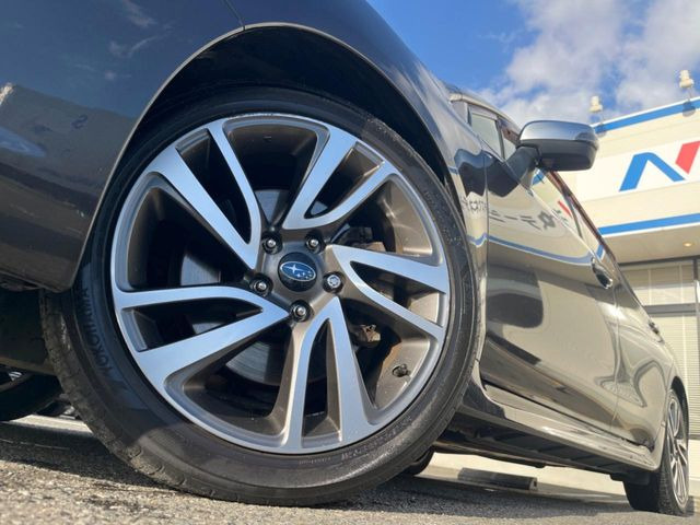 �y����18�C���`�A���~�z�C�[���z�O�ςɃ}�b�`���������A���~�z�C�[���𑕒����Ă���܂��B�e��ЊO�A���~�z�C�[����A�X�^�b�h���X�^�C�����戵�����Ă���܂��B���񂲑��k����������