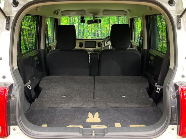 ���i�̂���������ʋ΁A���}���ɏ\���ȉ׎��X�y�[�X���m�ۂ��Ă���܂��B�Z�J���h�V�[�g��|���ƁA�傫�ȉו��̐ύڂ��\�ł���